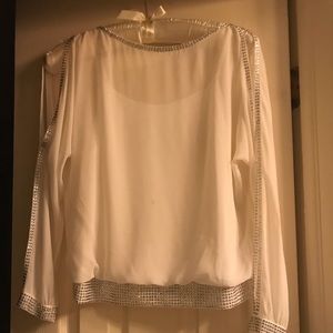 ❤️Pretty cold shoulder blouse❤️